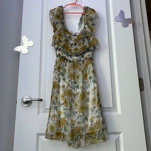 I am selling a yellow flowery dress. This dress is made for teens or adults.